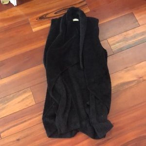 Black fuzzy sleeveless cardigan!
